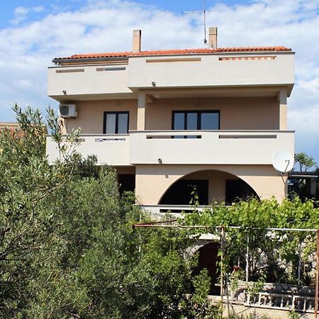 Rooms With A Parking Space Krk - 13553 Vrh  Εξωτερικό φωτογραφία