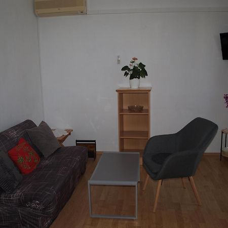 Rooms With A Parking Space Krk - 13553 Vrh  Εξωτερικό φωτογραφία