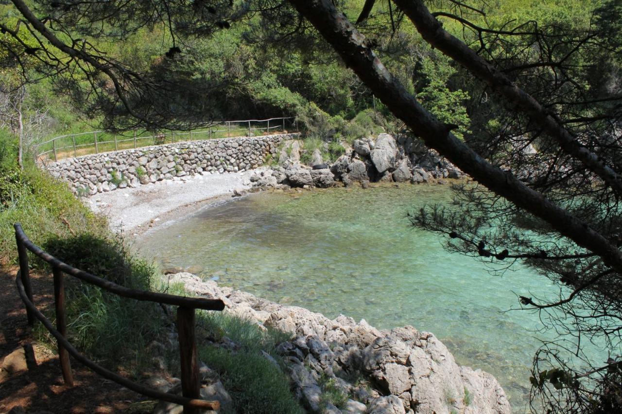 Rooms With A Parking Space Krk - 13553 Vrh  Εξωτερικό φωτογραφία