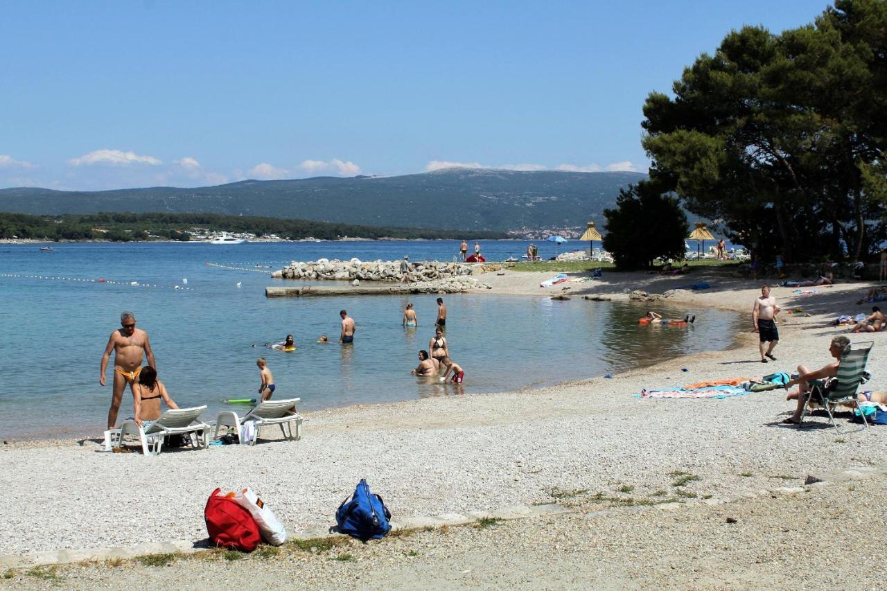 Rooms With A Parking Space Krk - 13553 Vrh  Εξωτερικό φωτογραφία