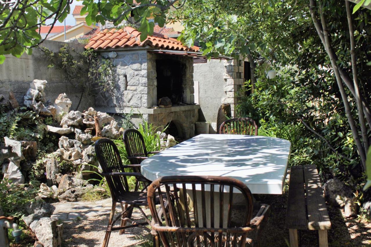 Rooms With A Parking Space Krk - 13553 Vrh  Εξωτερικό φωτογραφία