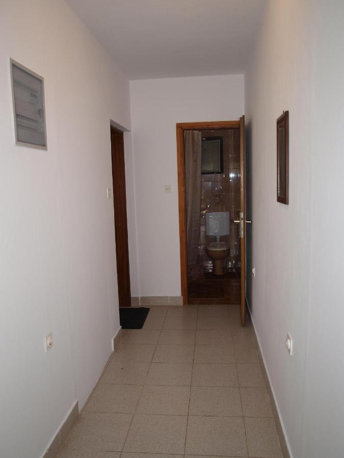 Rooms With A Parking Space Krk - 13553 Vrh  Εξωτερικό φωτογραφία