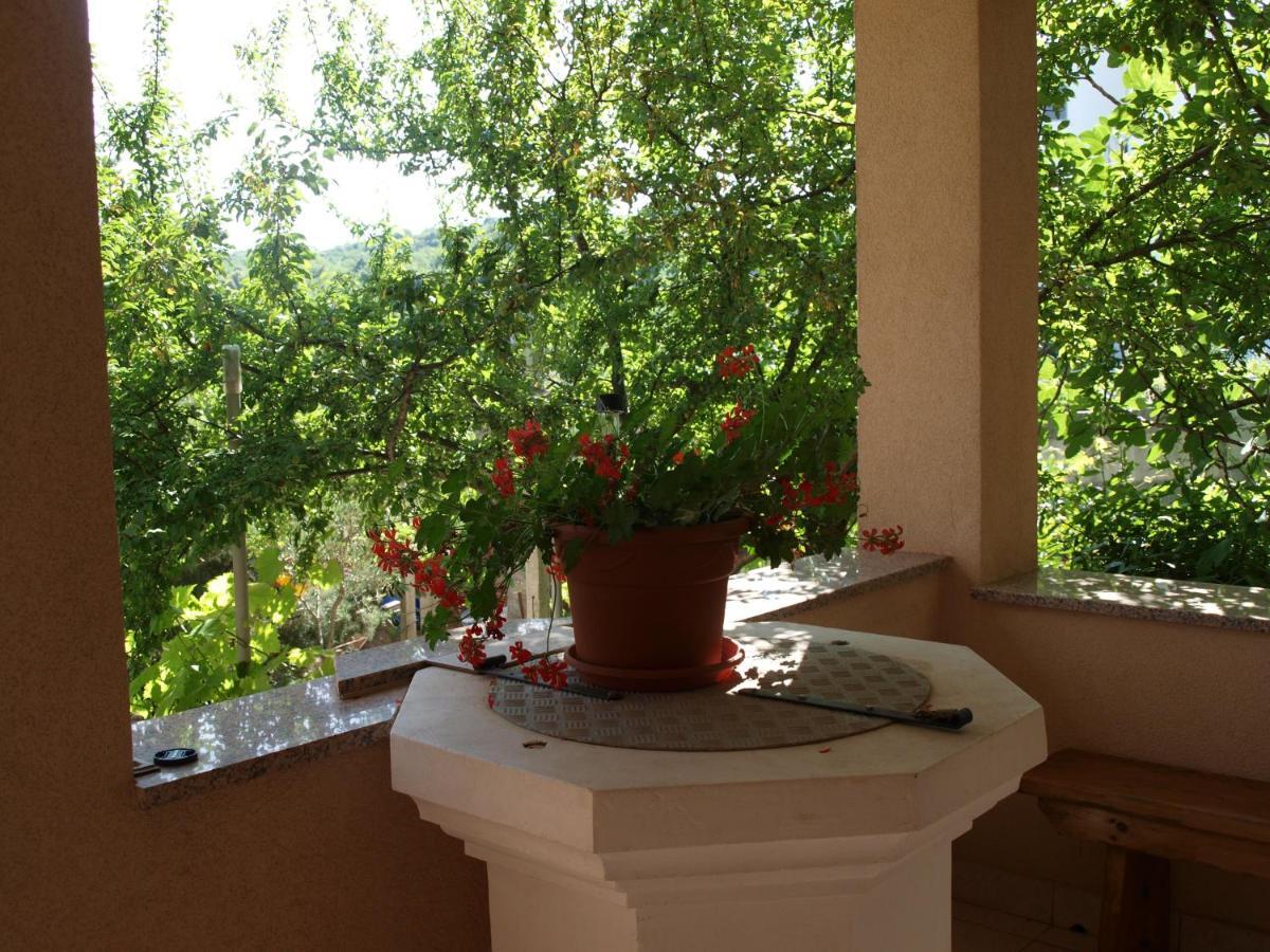 Rooms With A Parking Space Krk - 13553 Vrh  Εξωτερικό φωτογραφία