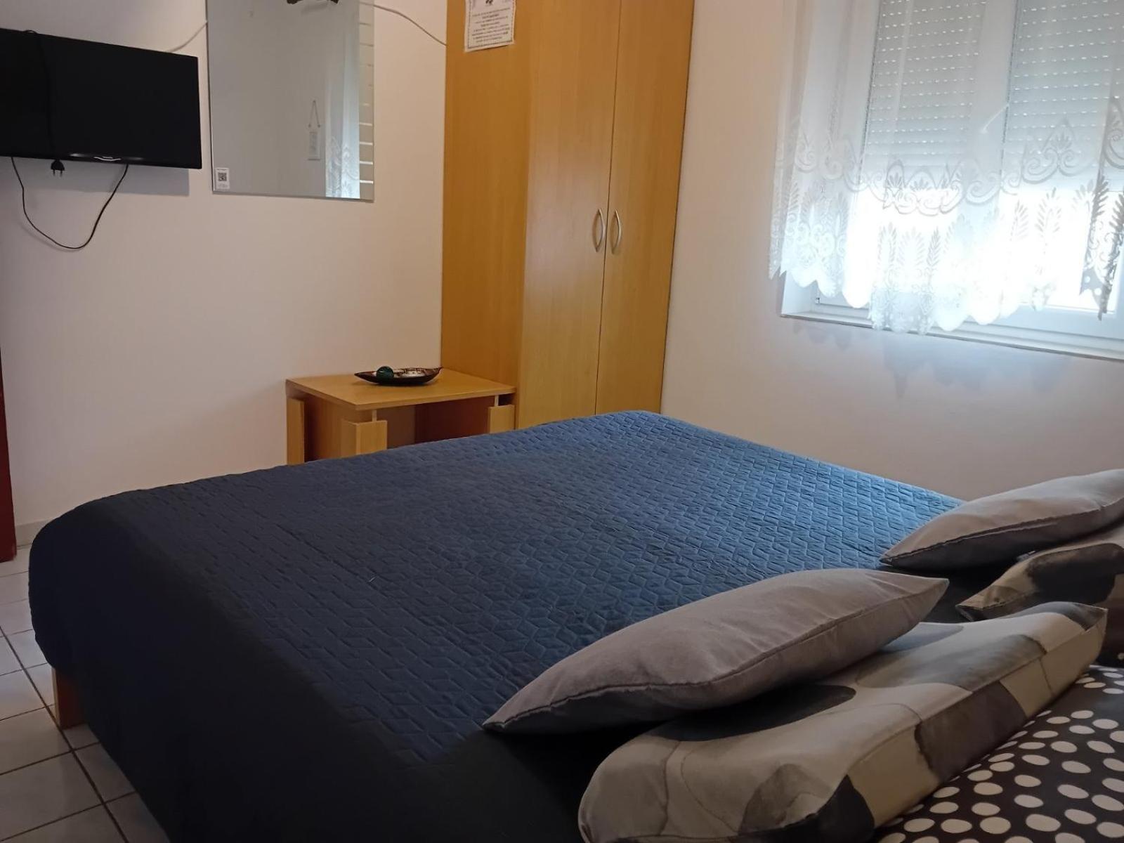 Rooms With A Parking Space Krk - 13553 Vrh  Δωμάτιο φωτογραφία